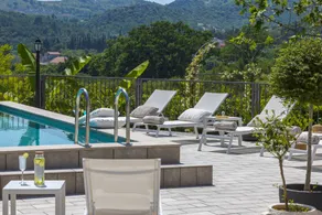 Villa Wildflower with Heated Pool - Image 3