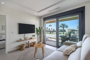Appartement avec jardin, terrasse et piscine - Image 3