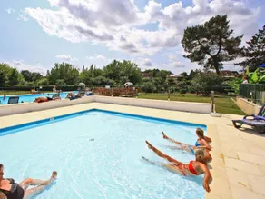 Mobile home with terrace & heated pool - Image 3
