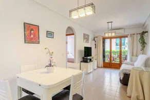 Appartement de vacances avec terrasse, jardin et internet haut débit | Vue jardin | Adapté au travail à distance - Image 3