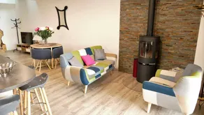 House with hot tub, barbeque & terrace | Mountain view - Image 2