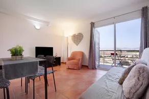 Ferienhaus mit schnellem Internet, Pool und Terrasse | Gartenblick - Image 4