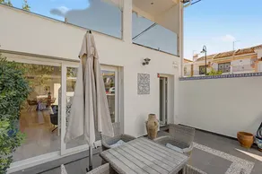 Holiday Home '211 Beach House' with Sea View, Wi-Fi and Air Conditioning - Image 4