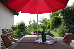 Gite with barbeque, terrace & garden - Image 5