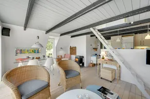 Holiday home with terrace - Image 5