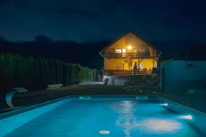 Voll ausgestattetes geräumiges Ferienhaus mit Grill, beheiztem Pool und Terrasse - Image 3