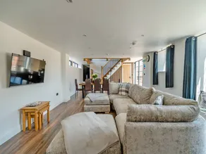 Cottage with barbecue, hot tub & garden - Image 2