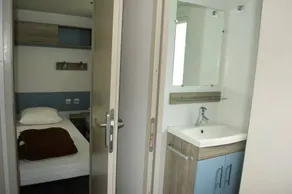 Mobile home with sauna, hot tub & terrace - Image 4