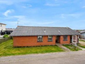 Family-oriented pleasant holiday home with garden | Close to the beach | Pets are welcome - Image 4
