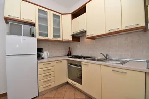 Fully equipped pleasant flat with barbeque, garden & pool | Garden view - Image 4