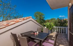 Apartamento con jacuzzi, terraza y jardín - Image 5