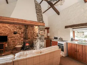 Cottage with barbeque & garden - Image 4