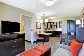 Family-oriented flat with pool & barbeque - Image 2