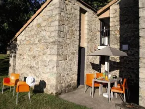 Maison avec terrasse et piscine - Image 4