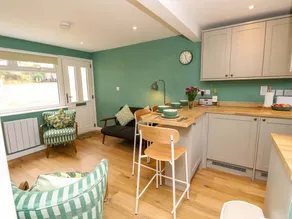 Fully equipped lovely cottage with garden | Beach view | Close to the beach | Pets are welcome - Image 3
