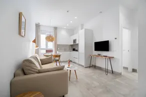 Merveilleux appartement de vacances adapté aux familles avec terrasse, piscine et internet haut débit | Vue ville | Adapté au travail à distance | Avec animaux acceptés - Image 4