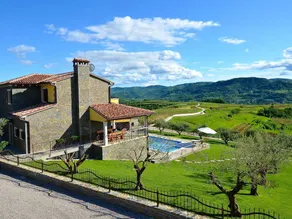Villa with garden, terrace & pool - Image 4