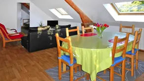 Pretty Flat With Roof Terrace And Large Garden - Image 4