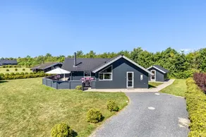 Holiday home with BBQ, sauna & garden - Image 2