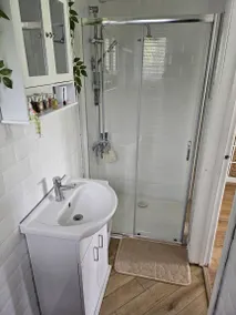 Dunmow 1-Bed Cabin, Sleeps 4, 10 mins to Stansted - Image 5