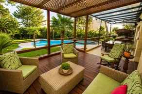 Piscina privada entre pinos mediterráneos - Image 4