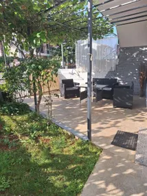 Apartment with terrace - Image 5
