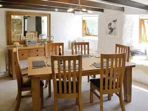 Family-friendly cottage with barbeque & garden - Image 5