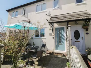 Family-oriented wonderful cottage with garden - Image 2