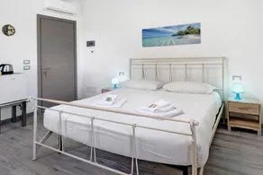 Private room with garden & terrace - Image 5