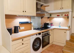 House near Gargas with private entrance and modern amenities - Image 4