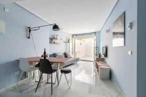 Appartamento con terrazza, giardino e piscina - Image 2
