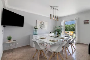 Villa avec jardin, piscine et terrasse | Vue jardin - Image 4