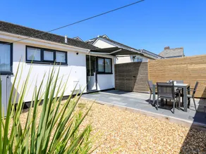Cottage with garden - Image 2