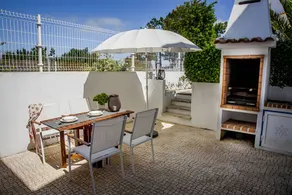 Familienfreundliche Villa mit Terrasse, Grill und Pool | Perfekt für die Arbeit von Zuhause - Image 2