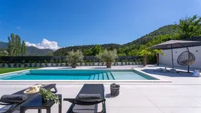 Holiday apartment with private pool, terrace & barbecue - Image 2