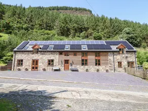 Family-oriented cottage with jacuzzi & garden | Dogs allowed - Image 3