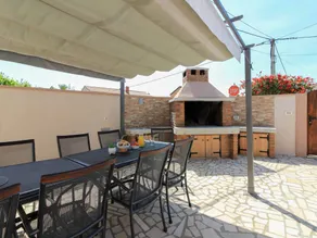 Fantástica casa con terraza, jardín y piscina privada | Se admiten mascotas - Image 2