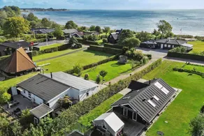 Holiday home with barbecue - Image 2