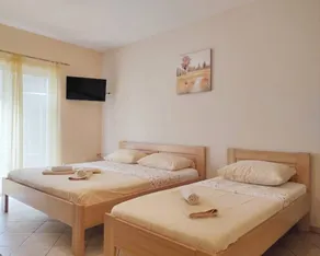 Pleasant flat with fast internet, garden & terrace | Sea view | Beach nearby - Image 3