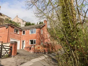 Cottage with jacuzzi, garden & barbeque - Image 3