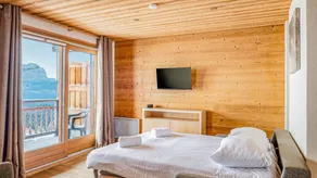 Charmant appartement avec terrasse, piscine et jacuzzi | Vue jardin - Image 3