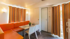 Apartment with garden & pool - Image 2