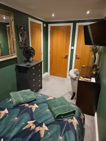 Dedicated room with garden - Image 4