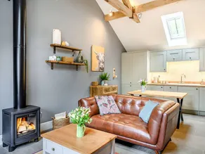 Cottage with barbecue & garden | River view - Image 5