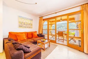 Holiday apartment with BBQ & pool | Beach view | Suitable for remote work - Image 4