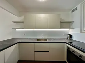 Fully equipped charming holiday home with terrace, hot tub & garden | Lake view | Next to the beach - Image 3