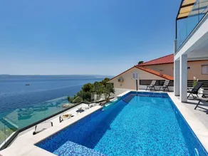 House with private pool, terrace & garden - Image 2