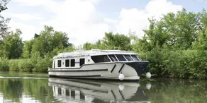 Boat with garden, terrace & barbecue - Image 2