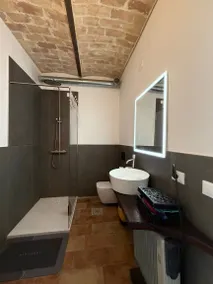 Uma Casanatura Glamping and Wine - Agriturismo: Nanook Room - Accogliente camera in cascina adiacente a sala degustazione - Image 4