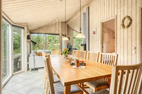 House with sauna, hot tub & terrace - Image 3